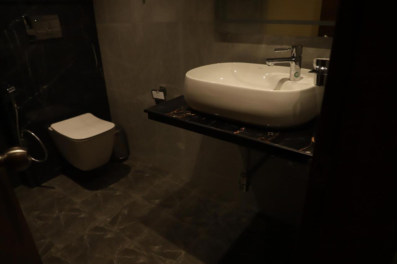 Hotel Emperio Grand Лакхнау Экстерьер фото